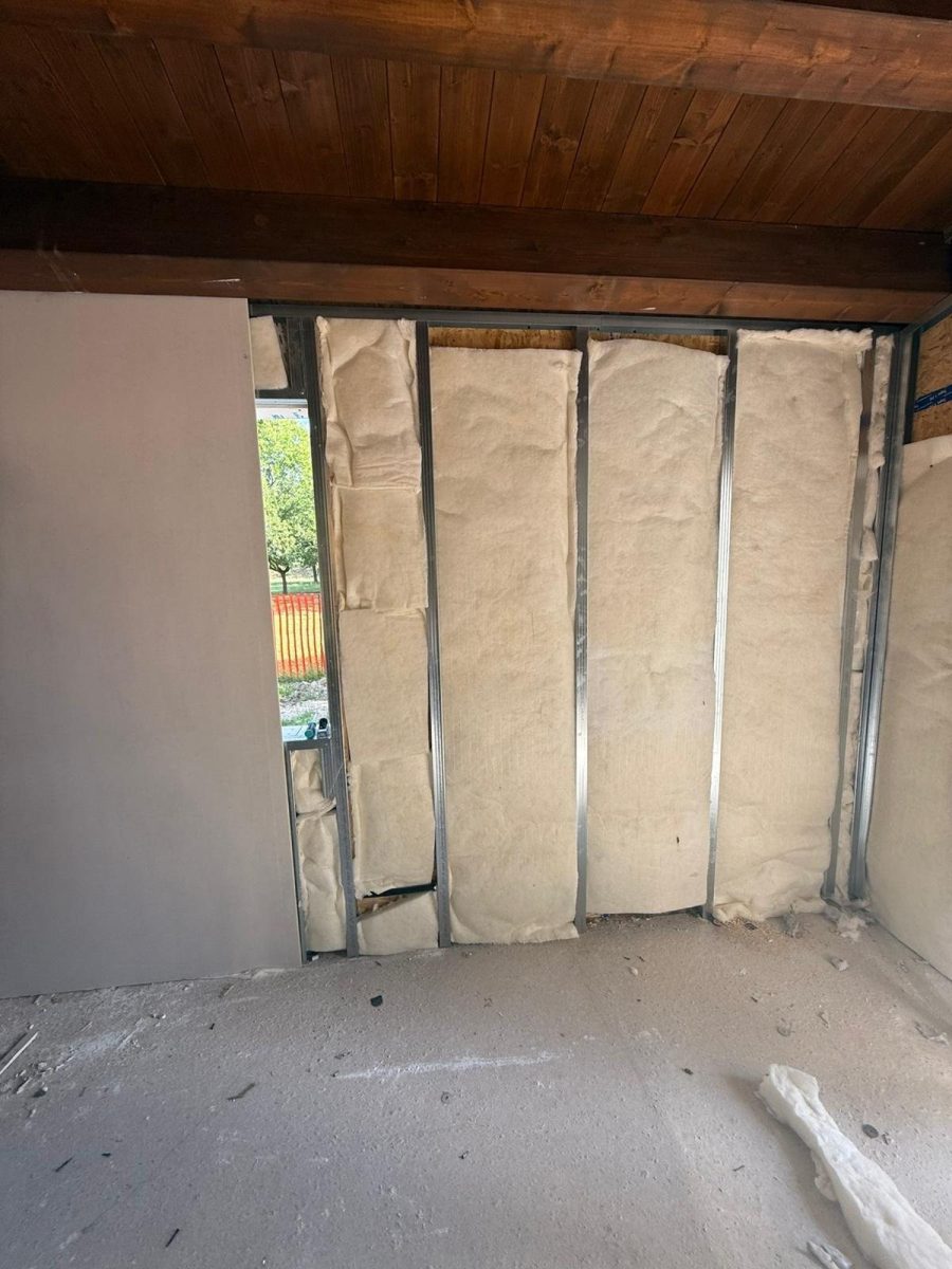 Montaggio di una struttura a secco in un cantiere A.S.H.